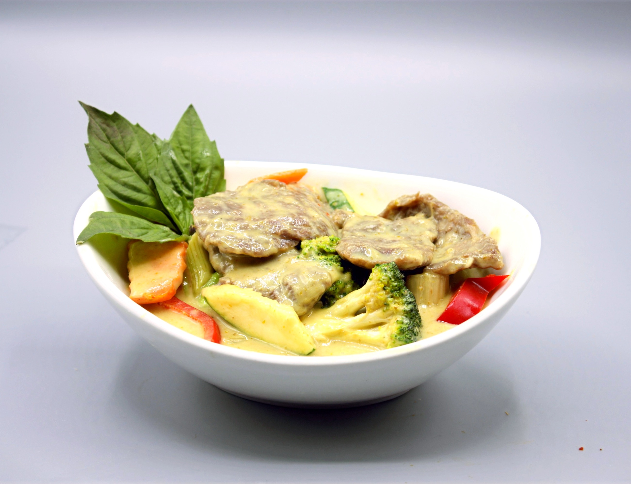 Order Green Curry Beef food online from Chau's cafe store, Ashburn on bringmethat.com