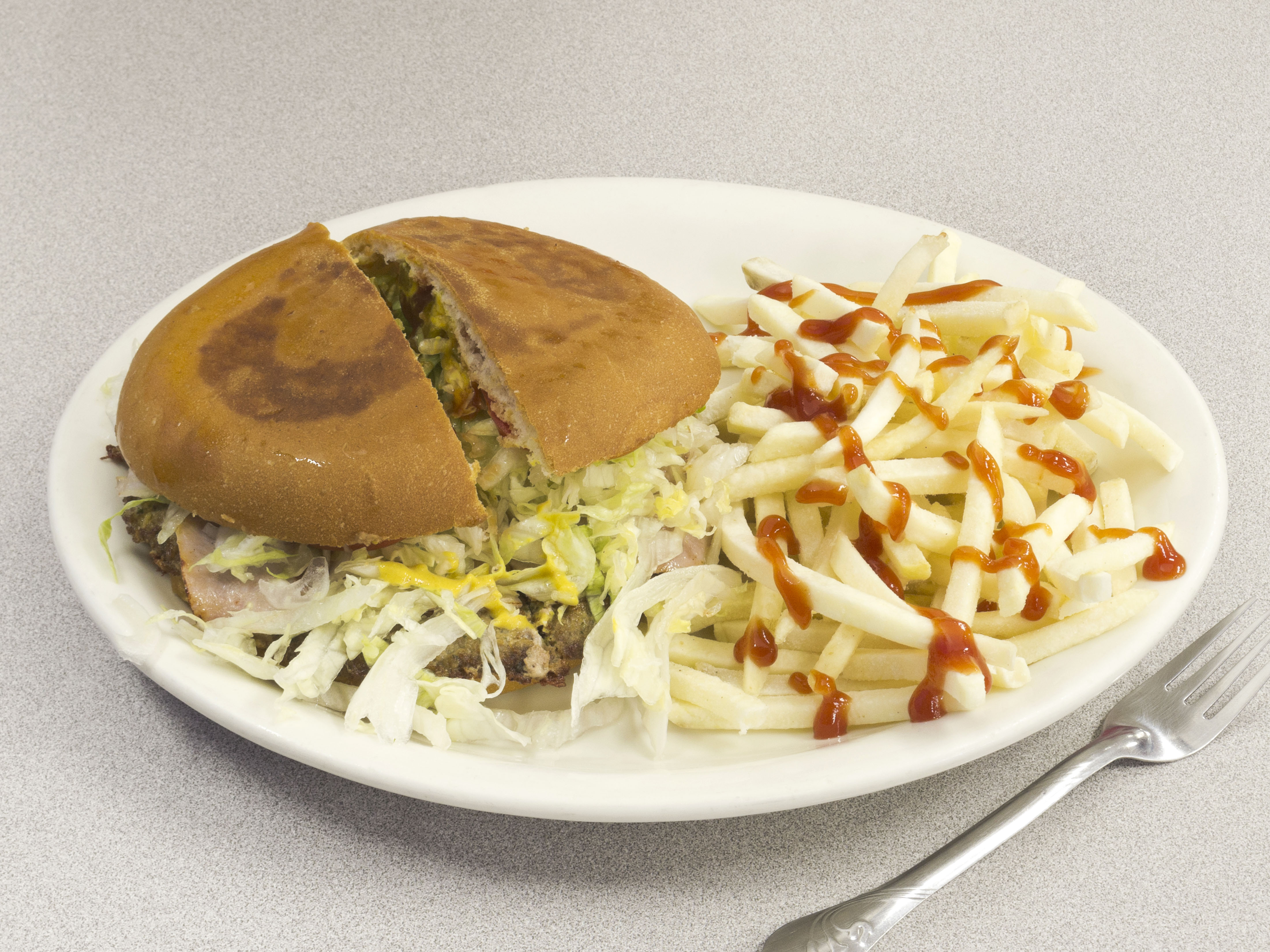 Order Hamburgersa al Carbon de Carne con Papas/Beef Burger W/Fries 7 oz patty food online from Taqueria Saltillo store, Arlington on bringmethat.com