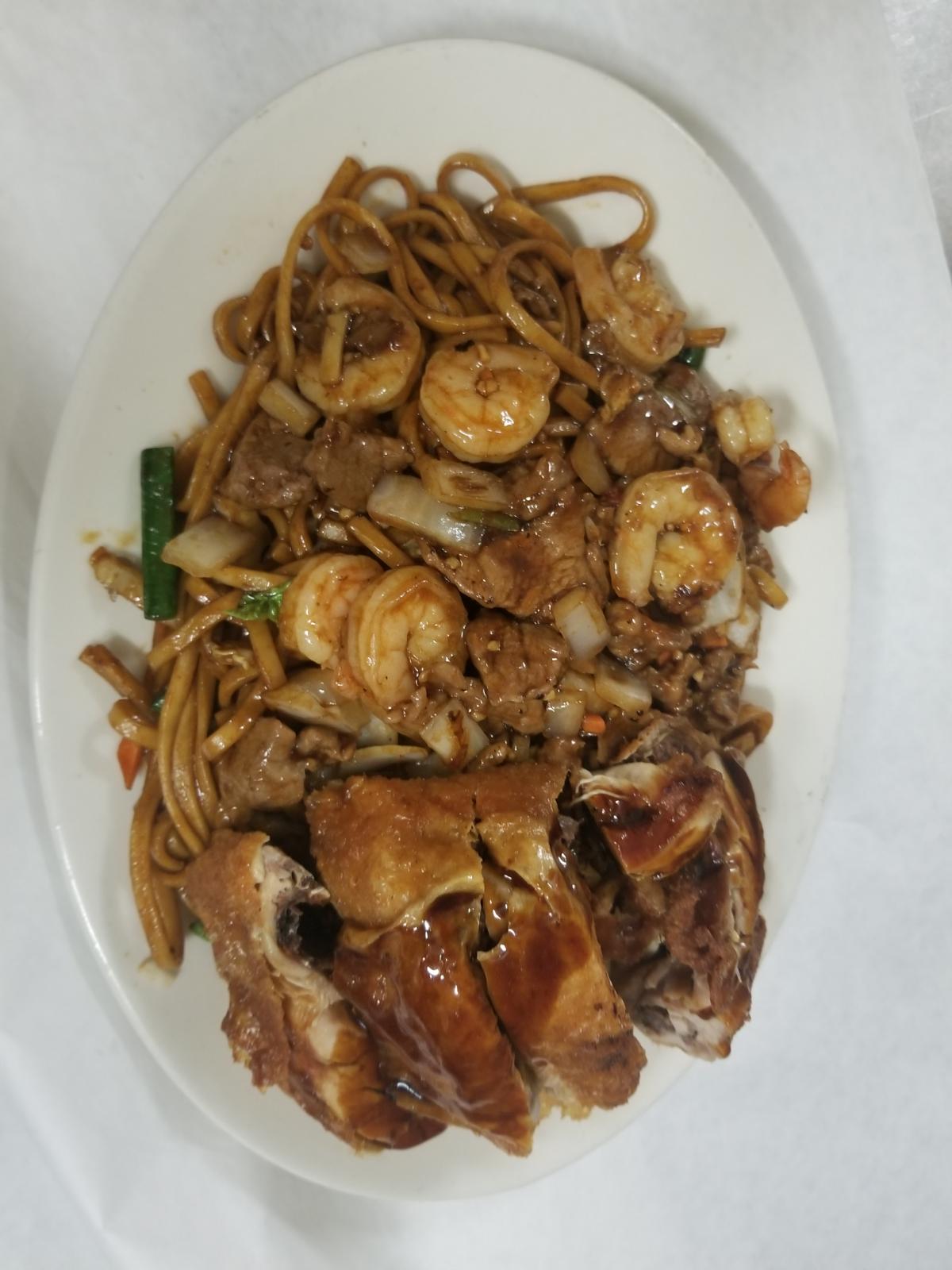Order 72. Mixed Shrimp, Chicken and Beef Lo Mein food online from Kaieteur Restaurant store, Richmond Hill on bringmethat.com