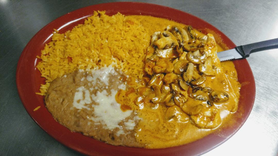 Order Pollo Sabroso food online from La Fiesta Charra store, Sioux City on bringmethat.com