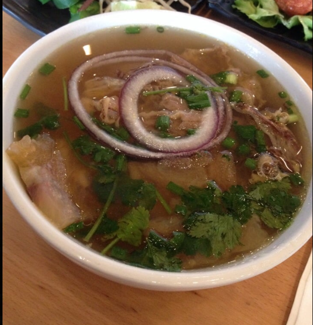 Order P6. Eye of Round Steak & Flank Tendon Noodle Soup food online from Que Huong store, Plano on bringmethat.com