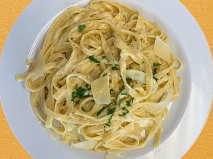 Order Alfredo Pasta food online from Kitchen Life store, Bensenville on bringmethat.com