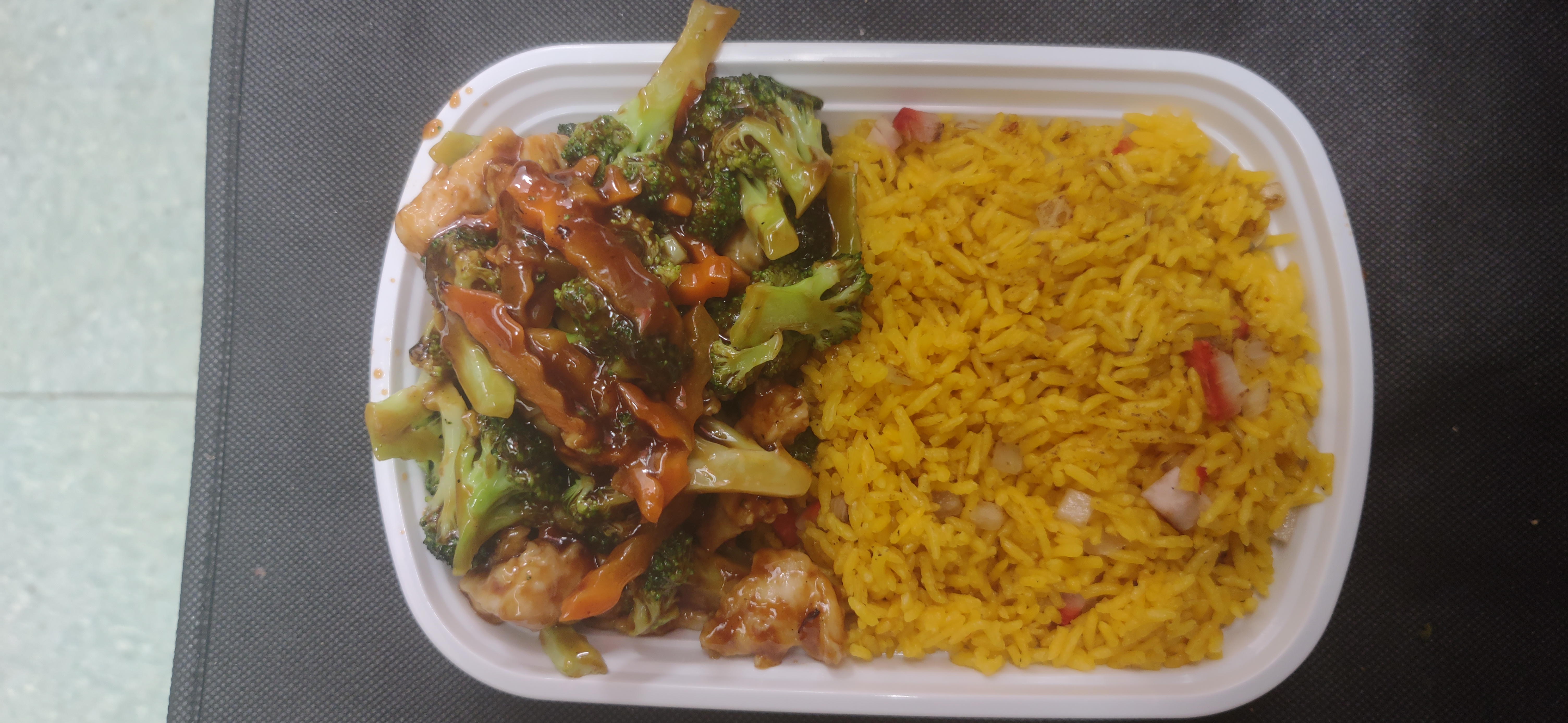 Order C12. Chicken with Broccoli Combo Platter  food online from China Wok store, Lima on bringmethat.com
