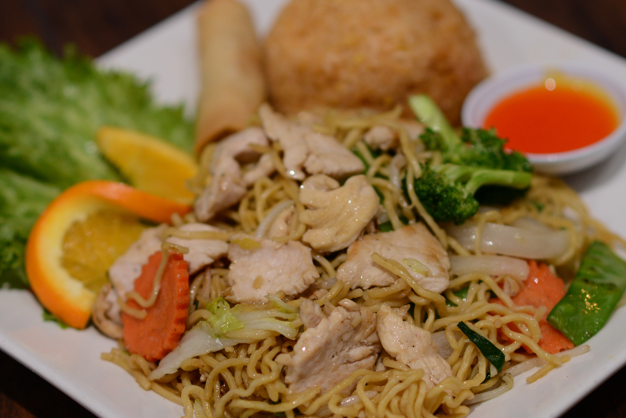 Order 8. Chicken Chow Mein Dinner Combination food online from Rincome store, Northridge on bringmethat.com