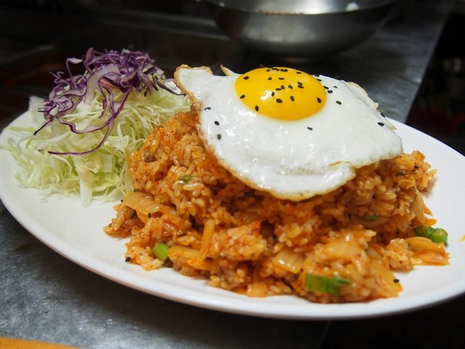 Order K-37. Kimchi Fried Rice (김치볶음밥/泡菜炒饭) food online from Restaurant Namsan store, Los Angeles on bringmethat.com