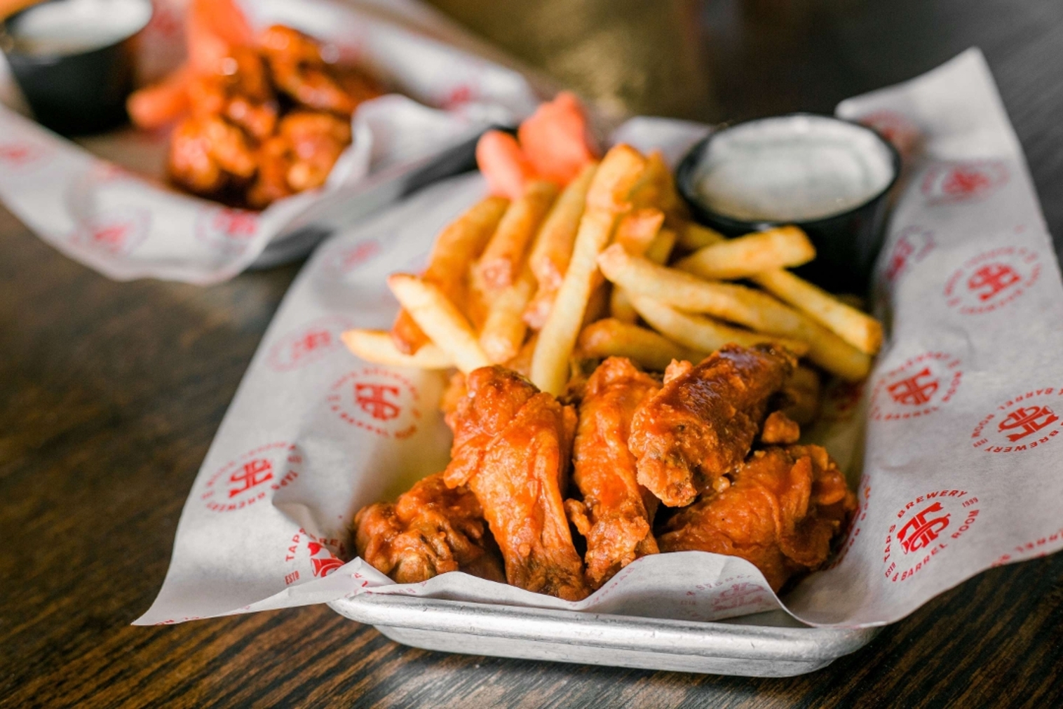 Order 6 Wings food online from Alondra Hot Wings store, Montebello on bringmethat.com
