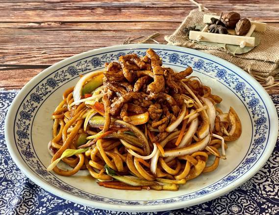 Order B5. Homestyle Chow Mein 家常炒面 food online from Northern Cafe store, Hacienda Heights on bringmethat.com