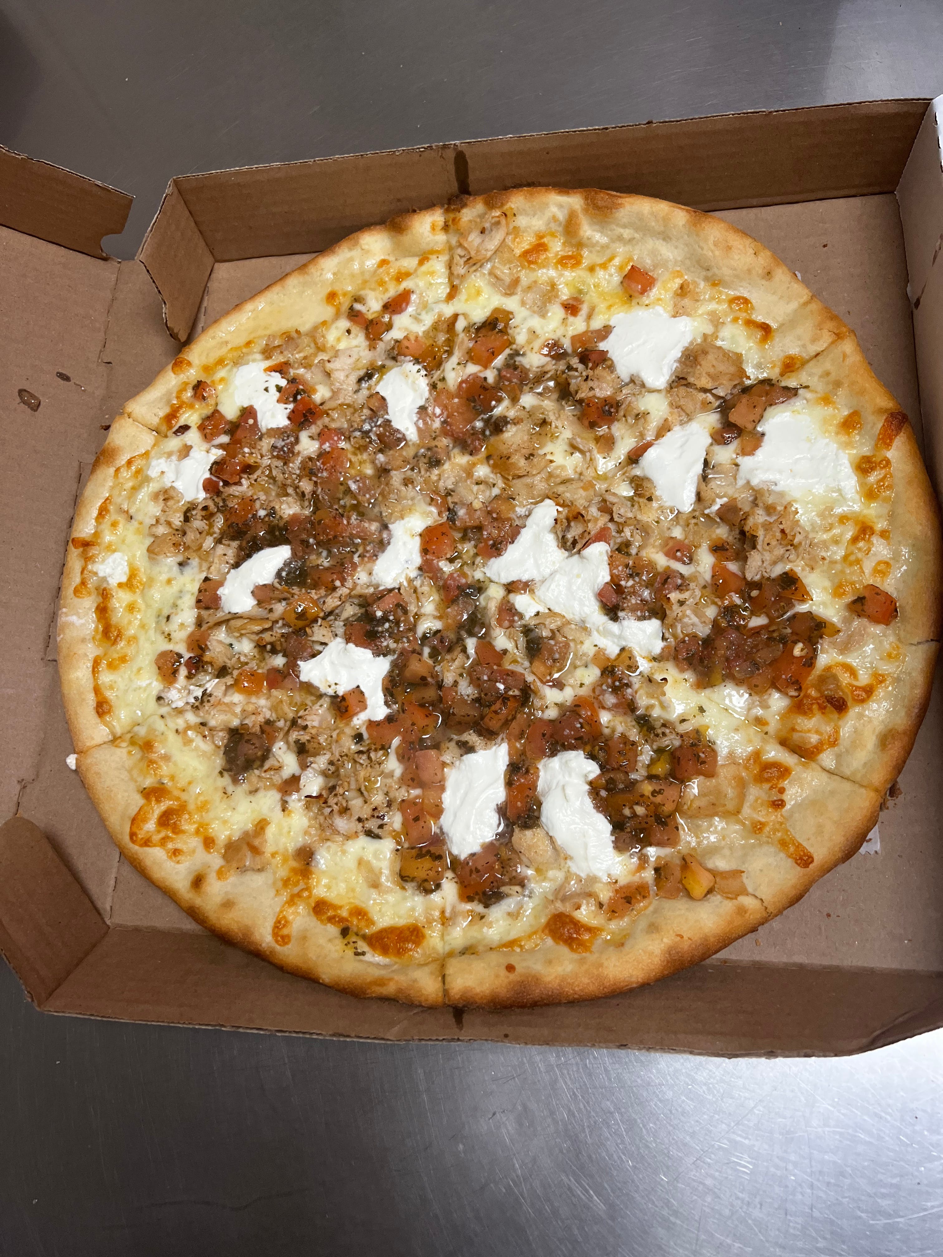 Order Chicken Paradise Pizza - Medium 14'' food online from Anthony Pizzeria store, Wind Gap on bringmethat.com