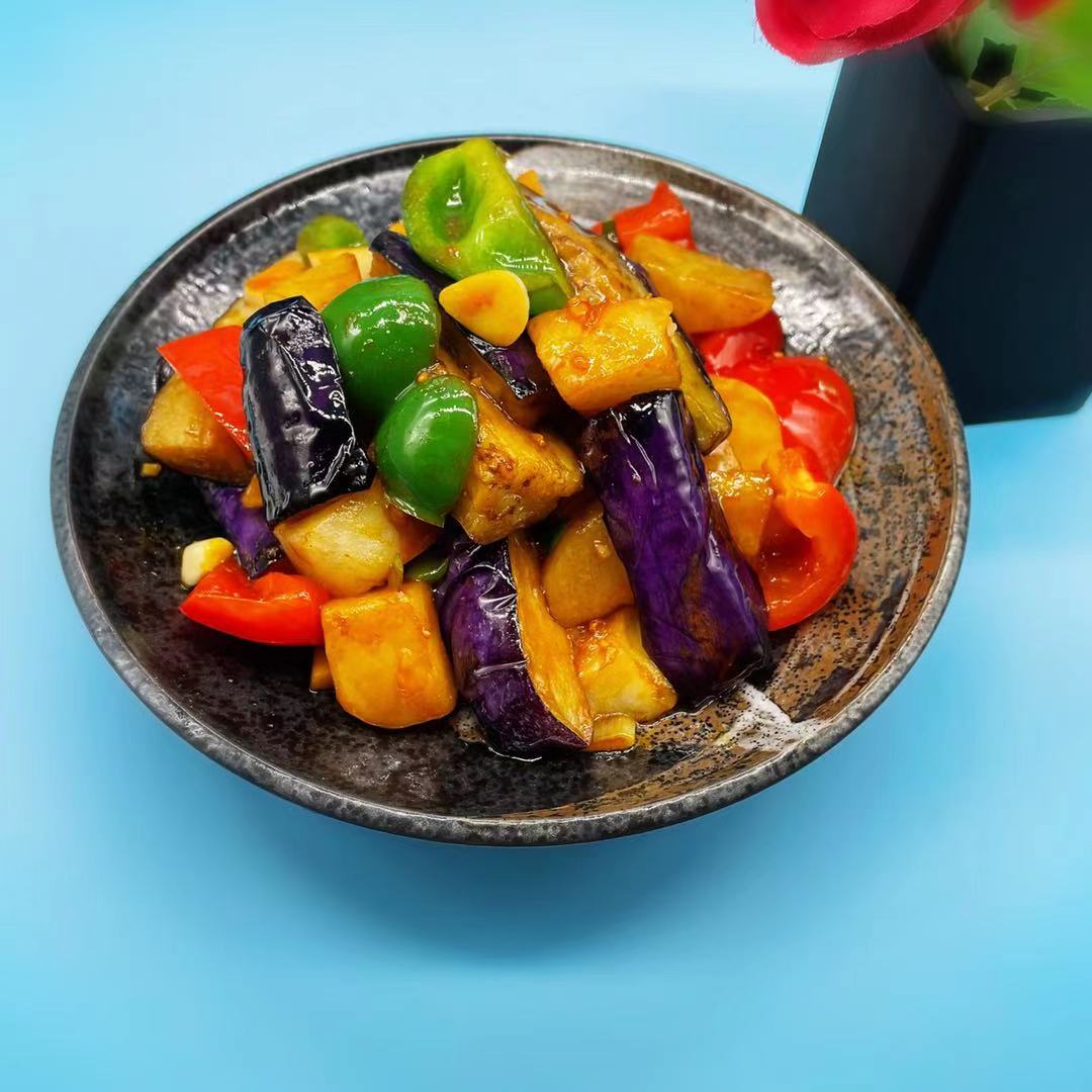 Order 农家地三鲜 Potato & eggplant bell pepper w/ brown sauce food online from Fashion Wok store, Foster City on bringmethat.com