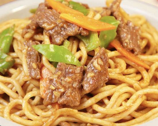 Order Beef Fried Noodles牛肉炒面 food online from Beijing Noodle House 同顺面馆 store, Lake Forest on bringmethat.com