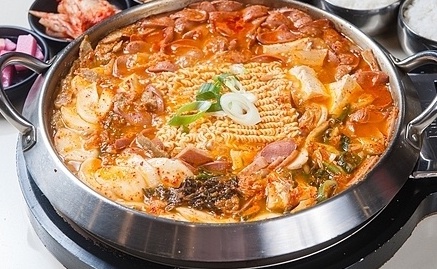 Order 52. Boo-dae-jeon-gol(부대찌개전골) food online from Banpojung store, Chicago on bringmethat.com