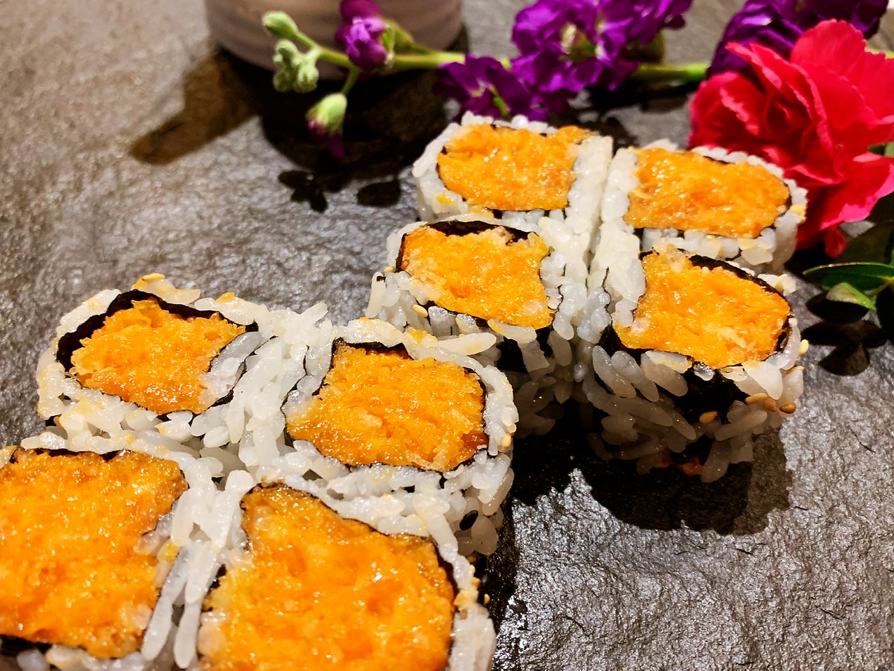 Order Spicy Crunchy Salmon Roll food online from Shogun store, Albany on bringmethat.com