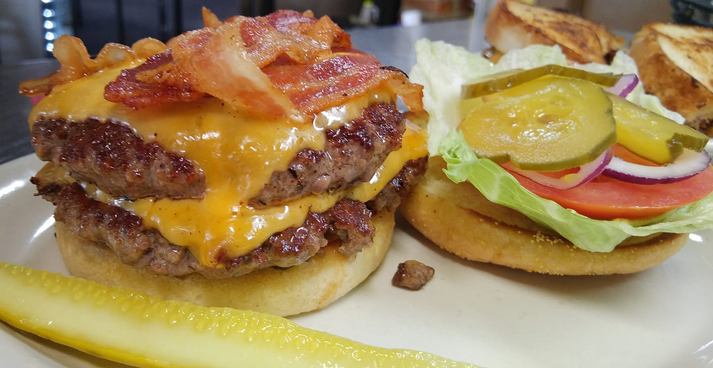Order Bacon Cheeseburger food online from Glass City Cafe store, Toledo on bringmethat.com