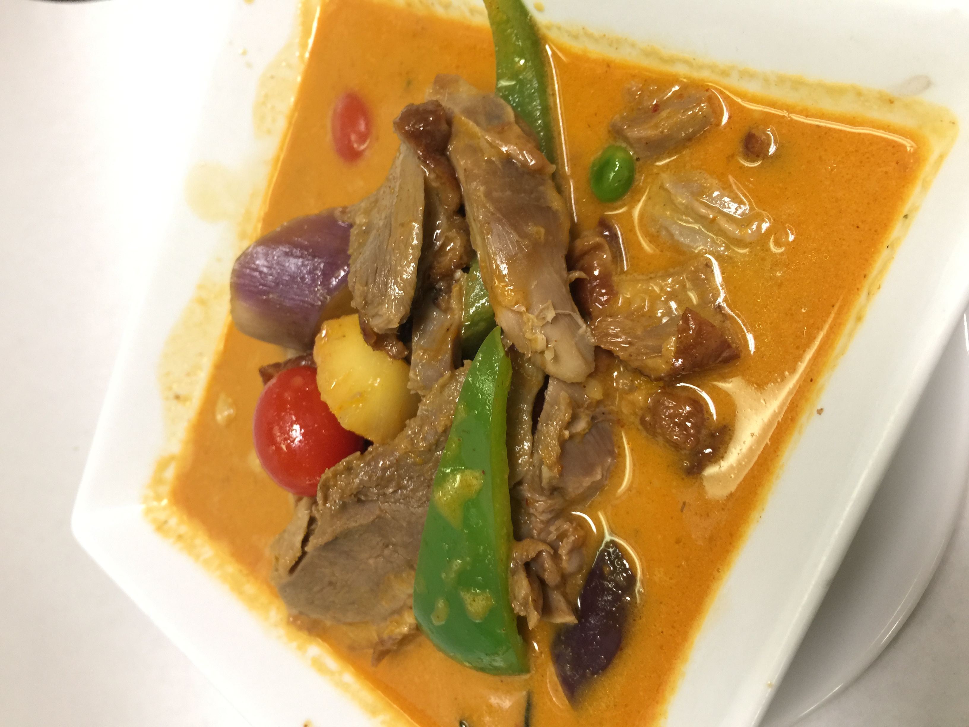 Order Roasted Duck Curry food online from Bua Luang Thai  store, Albany on bringmethat.com