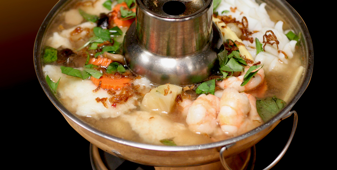 Order Tamarind Seafood Hot Pot food online from Ginger Cafe store, Gilroy on bringmethat.com