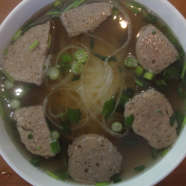Order 5. Beef Meatball Noodle Soup food online from Pho Kobe store, Torrance on bringmethat.com