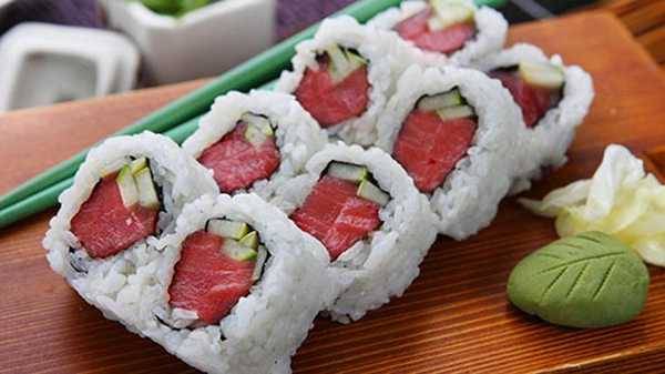 Order Spicy Tuna Roll food online from Extreme Teriyaki Grill Express store, Tucker on bringmethat.com