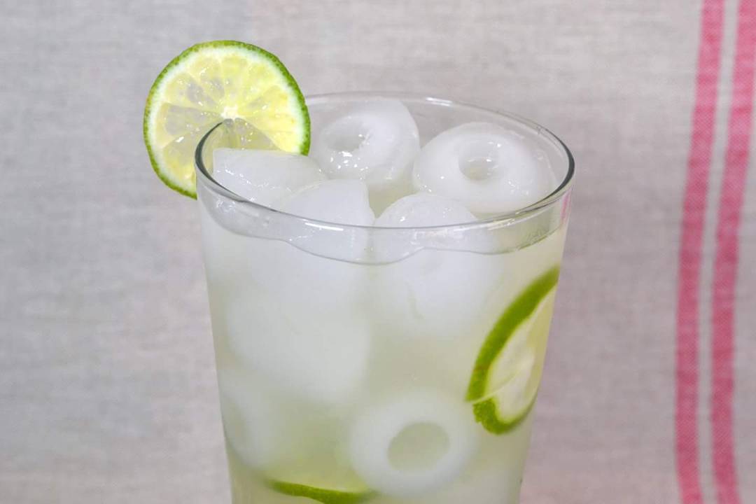Order Iced Fresh Limeade food online from Banh Mi Zon store, New York on bringmethat.com