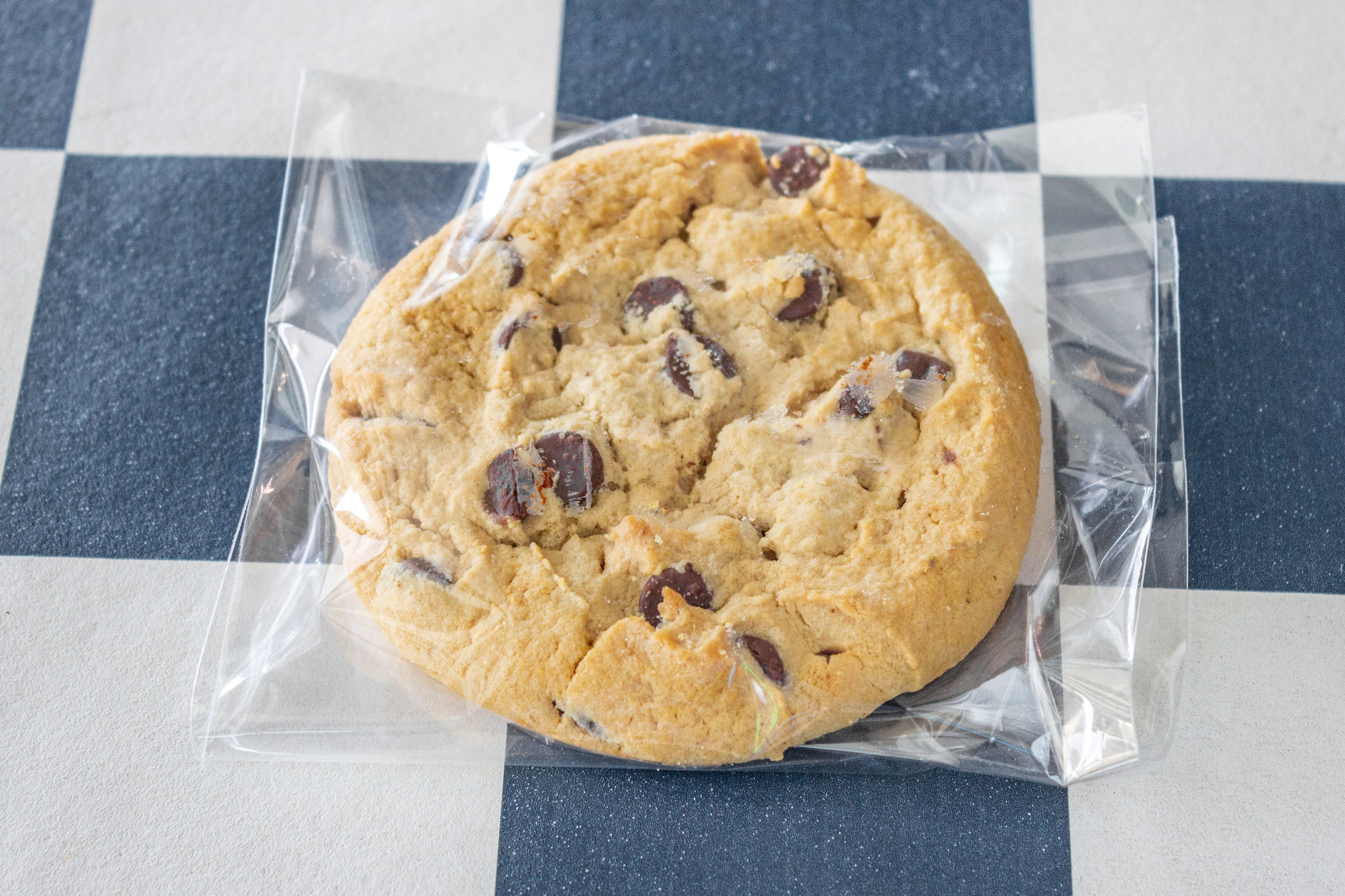Order Big Chocolate Chip Cookie - Dessert food online from Pizza Works store, Williamsville on bringmethat.com
