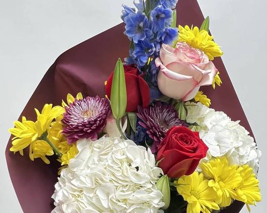 Order Designers Choice flower Bouquet food online from Y.A.Z. Flowers And Balloons store, Berwyn on bringmethat.com
