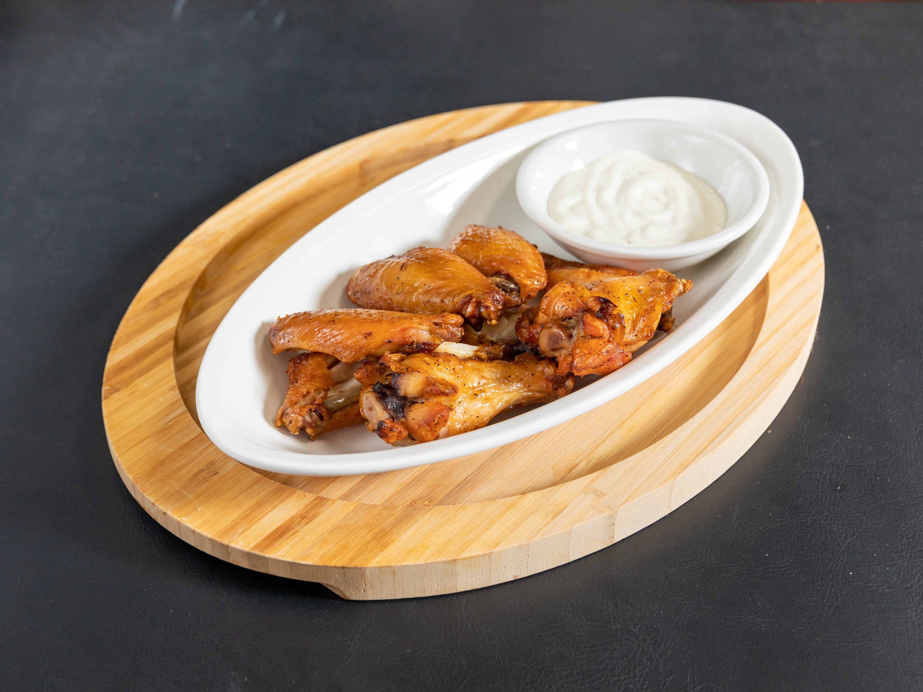 Order 1 lb. Wings food online from Fabios Pizza store, Cleveland on bringmethat.com