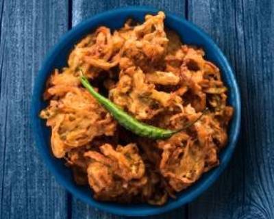 Order Golden Onion Pakoras  food online from Mad Over Curry store, Harrisburg on bringmethat.com