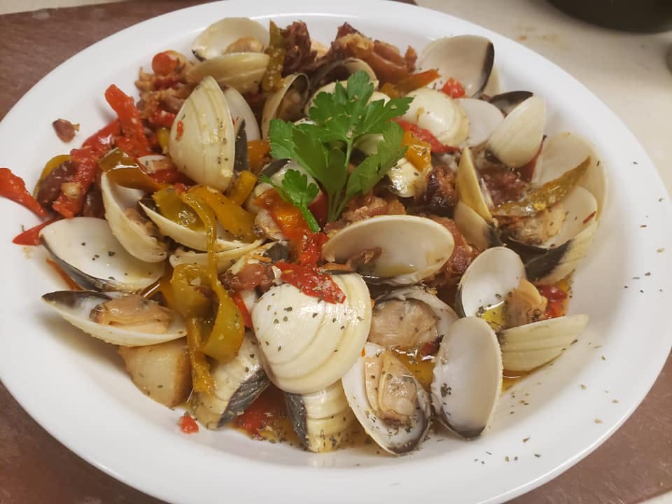 Order Clams - Appetizer food online from Alta Pizzeria & Pasta House store, Hazleton on bringmethat.com