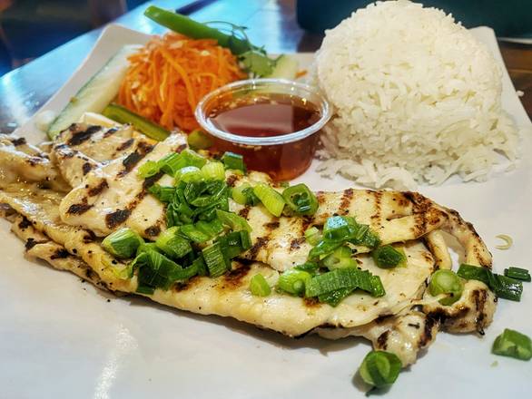 Order Grilled Chicken Rice Platter food online from Hughie store, Houston on bringmethat.com