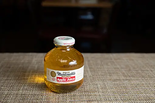 Order Martinelli’s Apple Juice food online from Tomate Cafe store, Berkeley on bringmethat.com