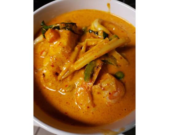 Order 67 Red Curry food online from Suthathip Thai Restaurant store, Anaheim on bringmethat.com