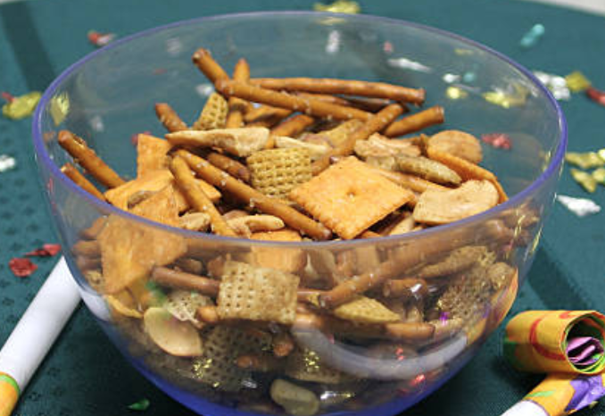 Order Chex Mix Traditional (1.75 oz) food online from Glenrose Liquor store, Glendale on bringmethat.com