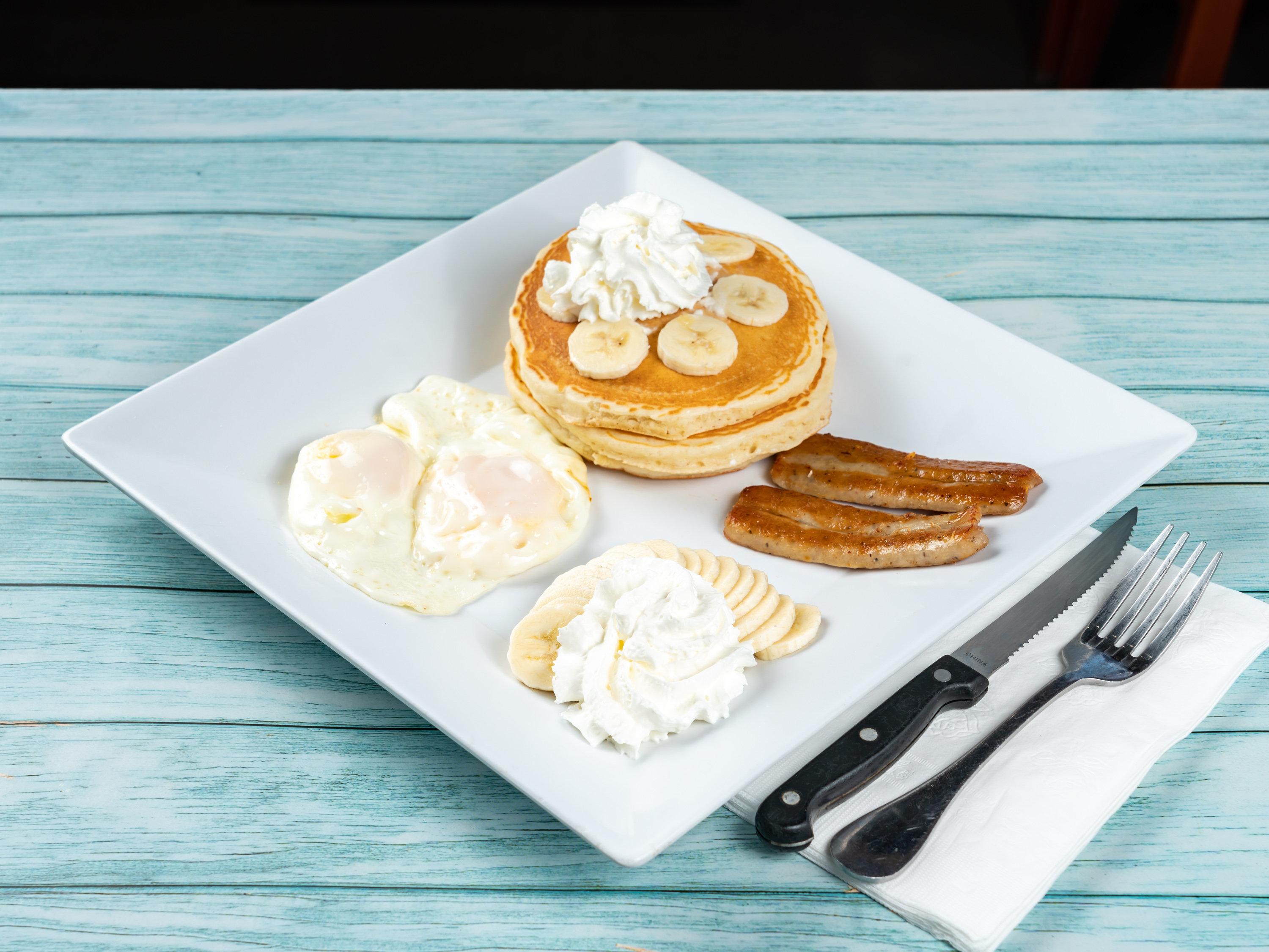 Order Pancakes con Banana food online from El Sabor Azogueno Bakery & Restaurant store, Corona on bringmethat.com