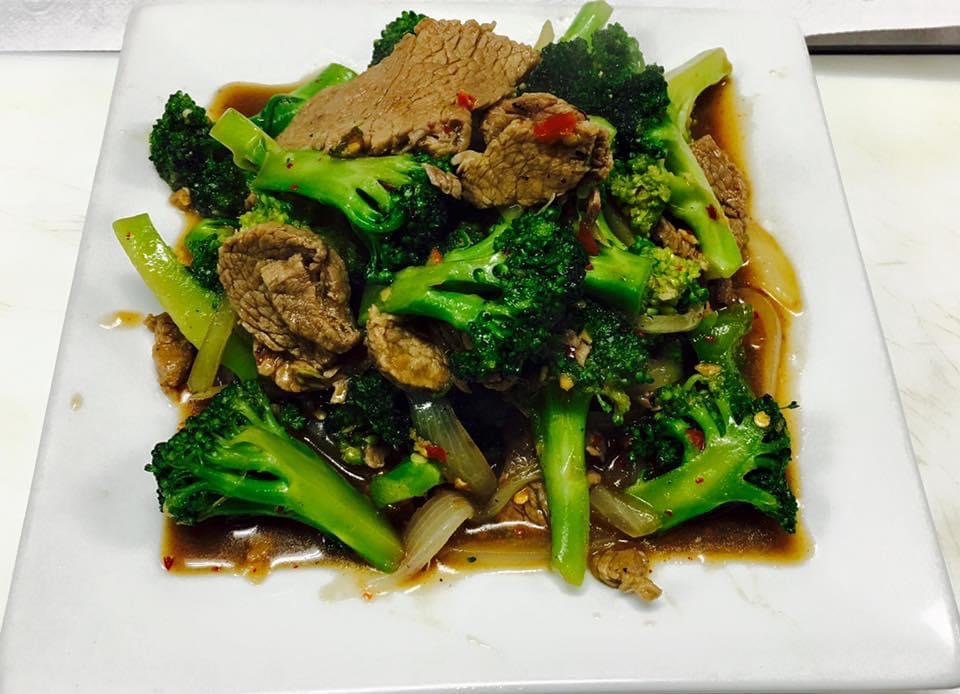 Order 17. Pad Broccoli Stir Fry food online from Rock “N” Thai store, Holland on bringmethat.com