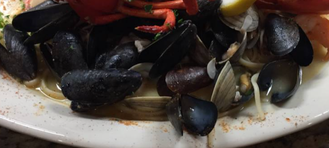 Order Fresh Little Neck Clams food online from Eastside Pizza By Alaina store, Portsmouth on bringmethat.com