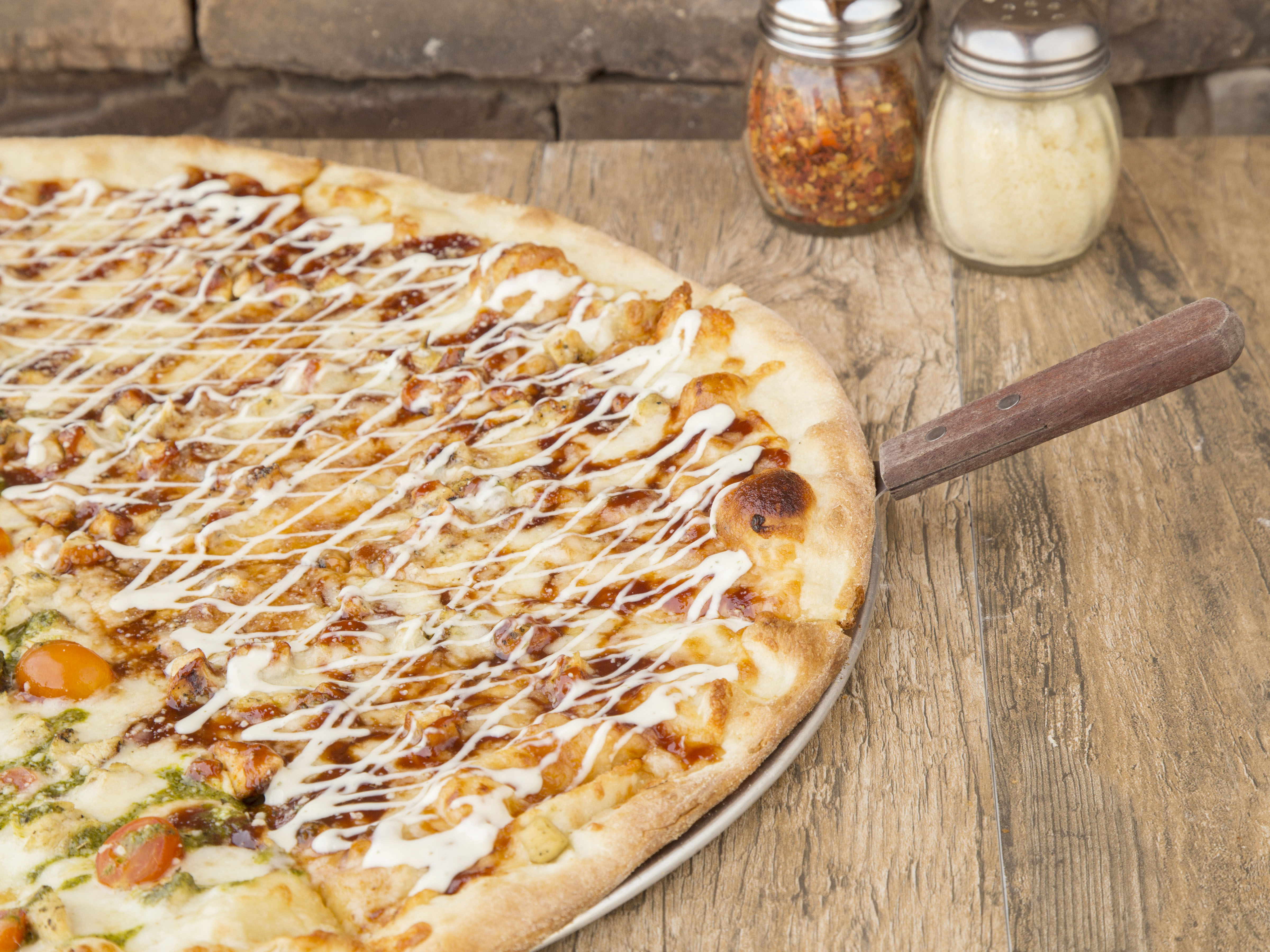 Order BBQ Chicken Bacon Pizza food online from Brooklyn V's Pizza store, Gilbert on bringmethat.com