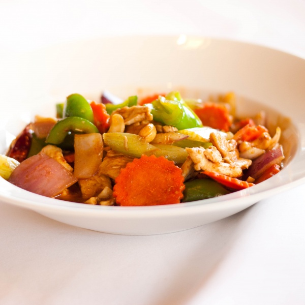 Order Cashew Nut Chicken food online from Bai Tong Thai Restaurant store, Issaquah on bringmethat.com