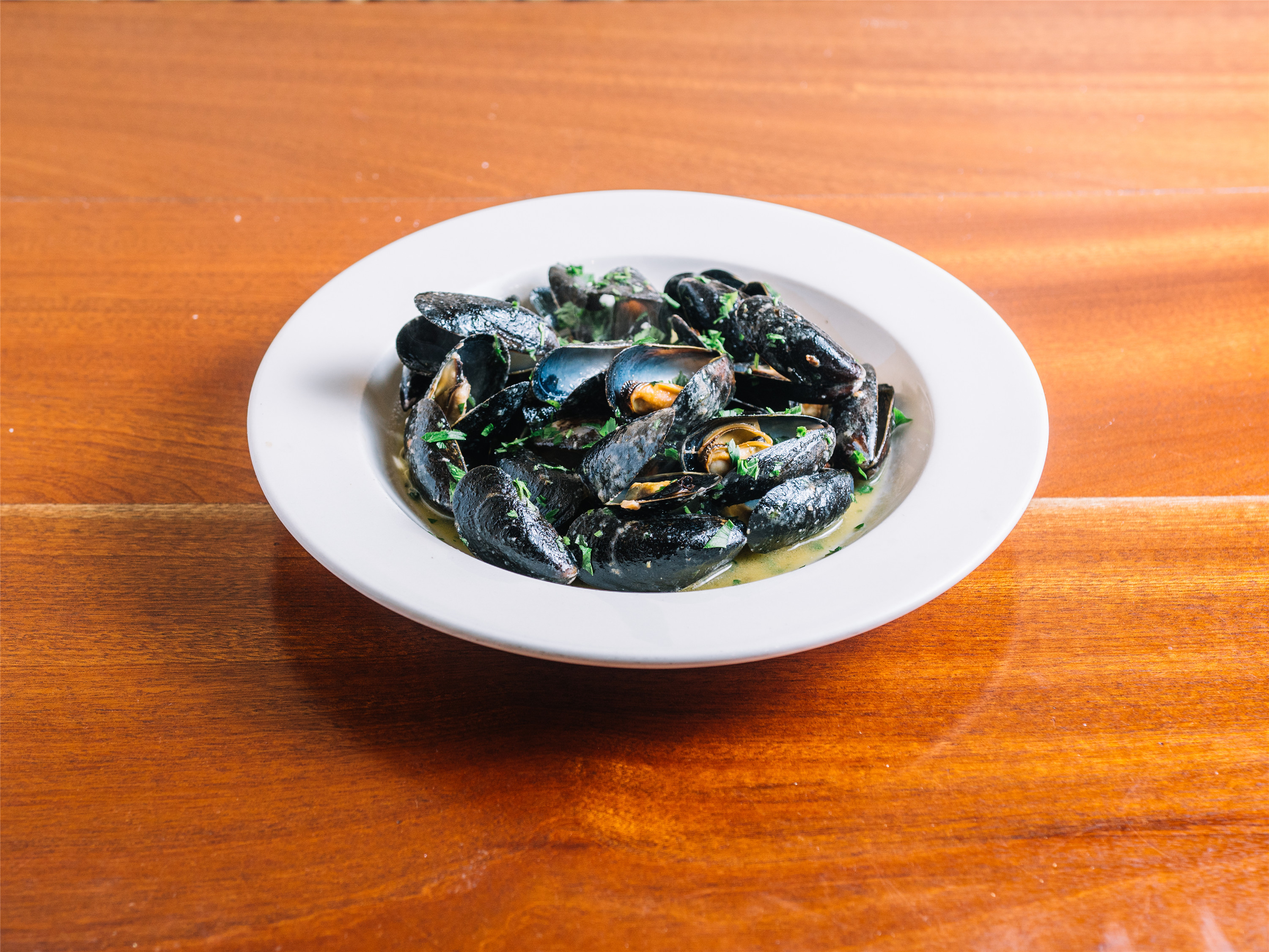 Order Mussels Bianco food online from Raimo's Pizza & Restaurant store, Freeport on bringmethat.com