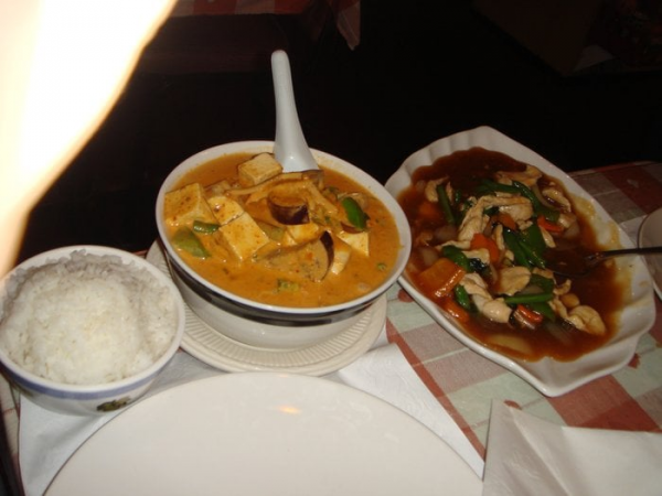 Order Red Curry food online from Yum Thai Restaurant store, Forest Park on bringmethat.com
