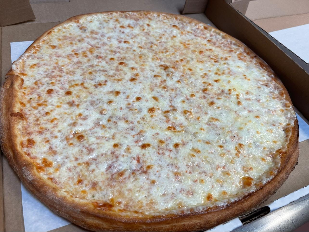 Order Round Cheese Pizza - Medium 14'' (8 Slices) food online from Familia Pizza store, Bethlehem on bringmethat.com