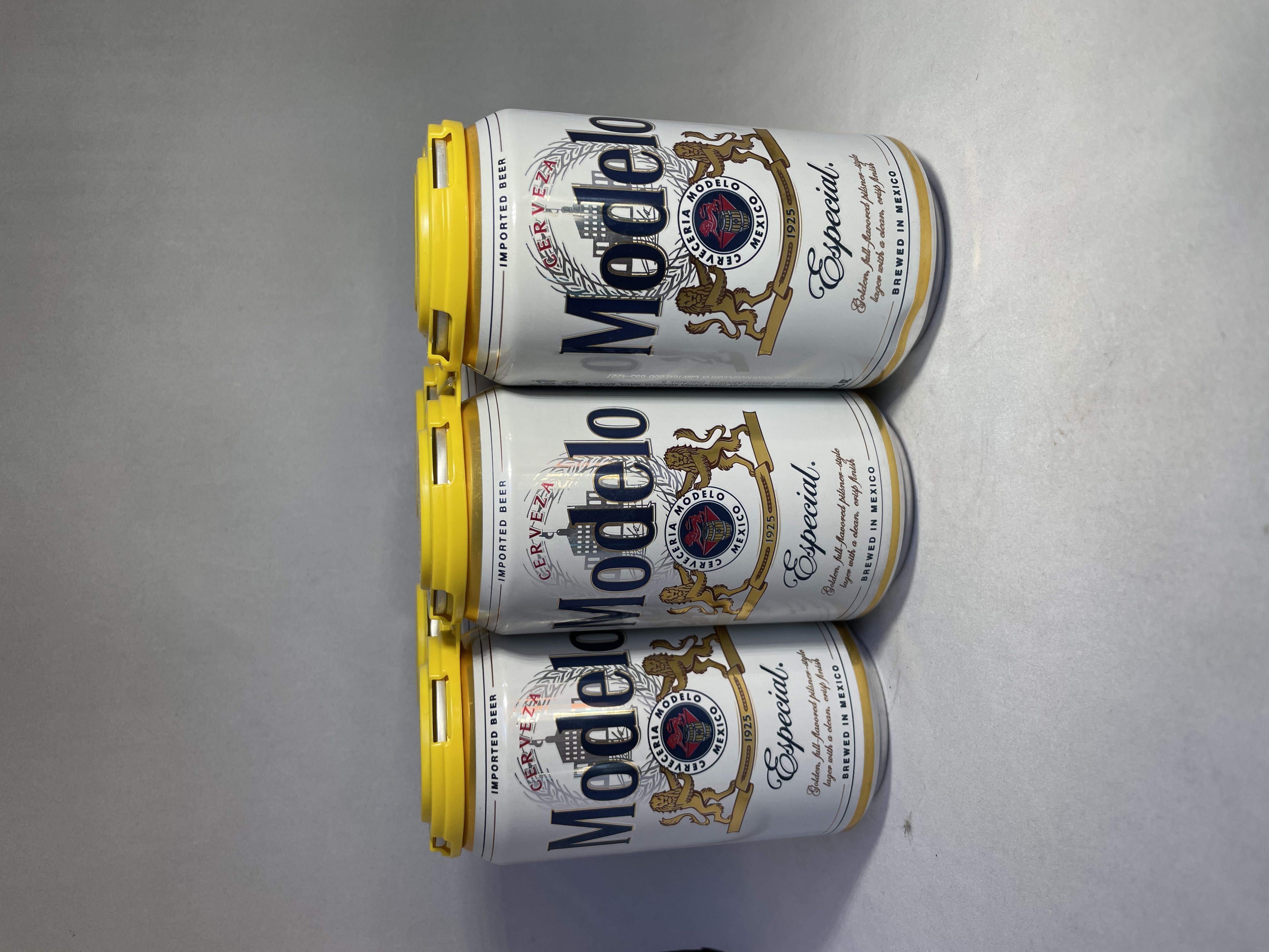 Order Modelo Especial. 6 pack 12oz Cans.   food online from Tap & Bottle Westbound store, Tucson on bringmethat.com