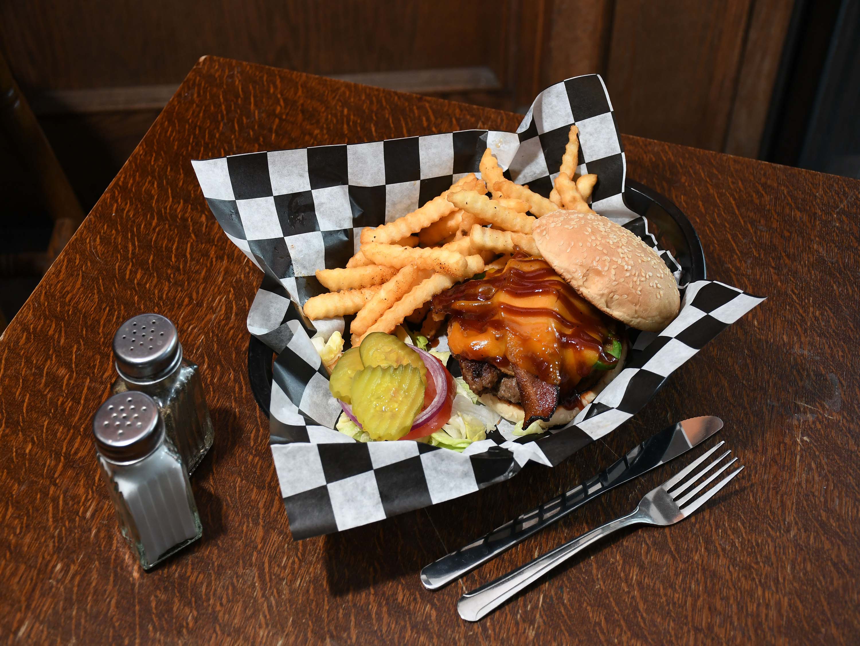 Order Jasper Burger food online from Pally Bar & Grille store, Clive on bringmethat.com