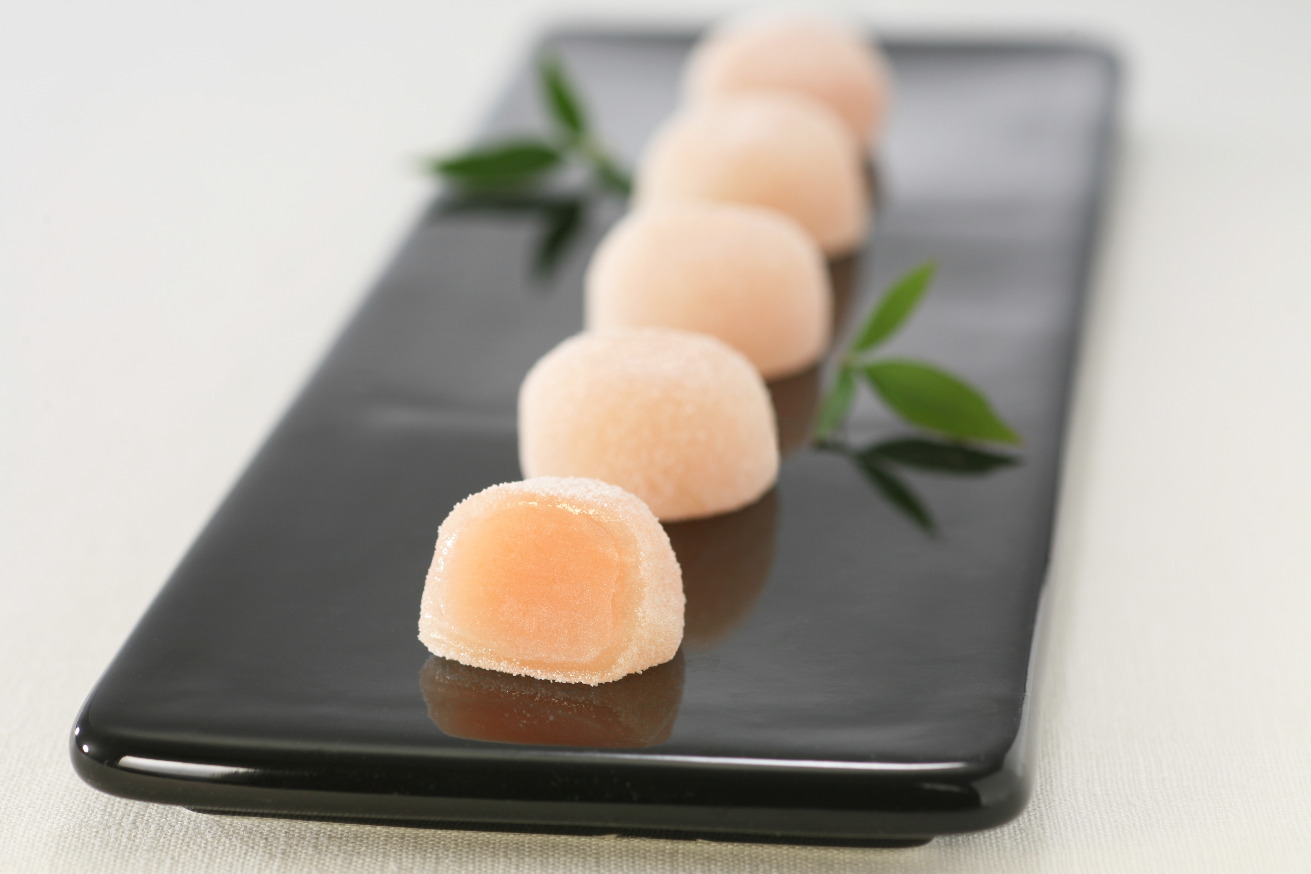 Order Minamoto Kitchoan White Peach Mochi (8 pc) food online from J.sweets store, Arlington Heights on bringmethat.com
