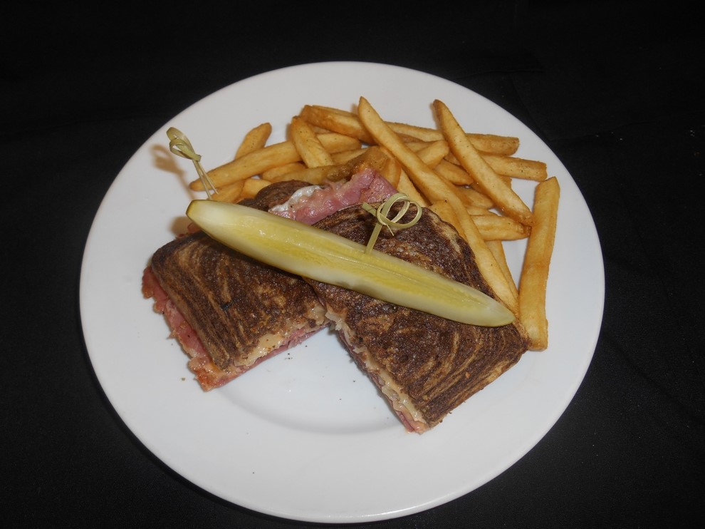 Order Classic Reuben Sandwich food online from Emmett Brewing Company store, West Dundee on bringmethat.com