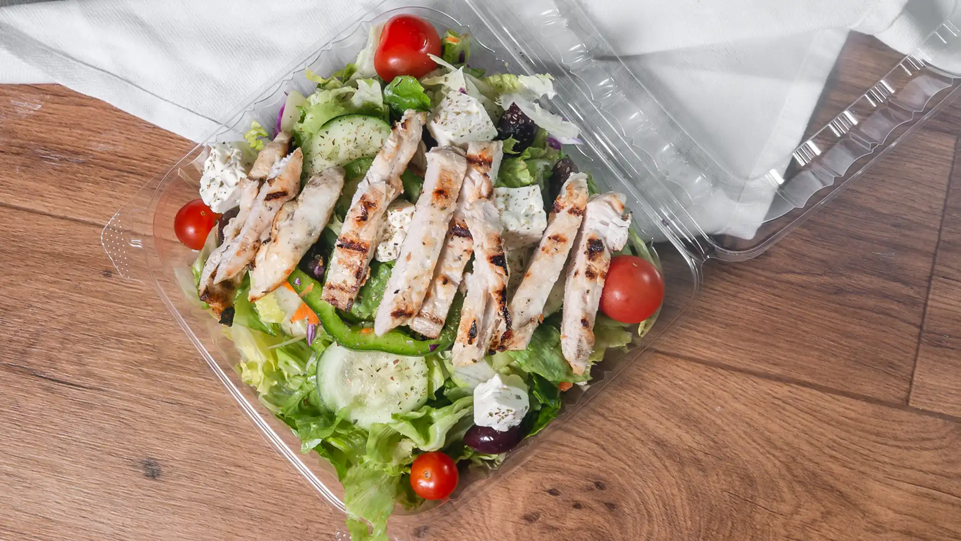 Order Mediterranean Salad with Chicken food online from Smokehouse At Chicago Ridge store, Chicago Ridge on bringmethat.com