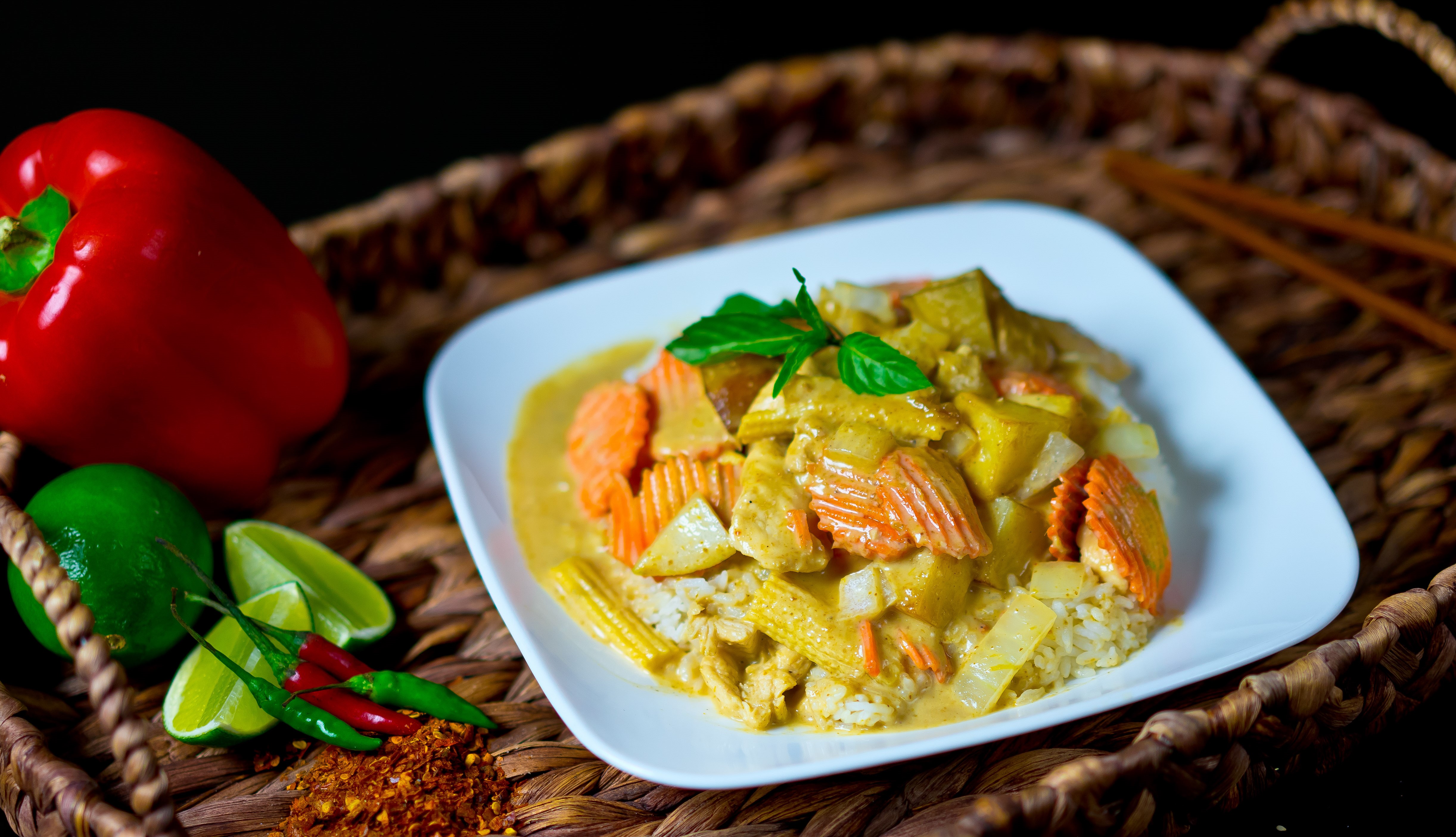 Order Yellow Curry food online from I Love Pad Thai store, Omaha on bringmethat.com