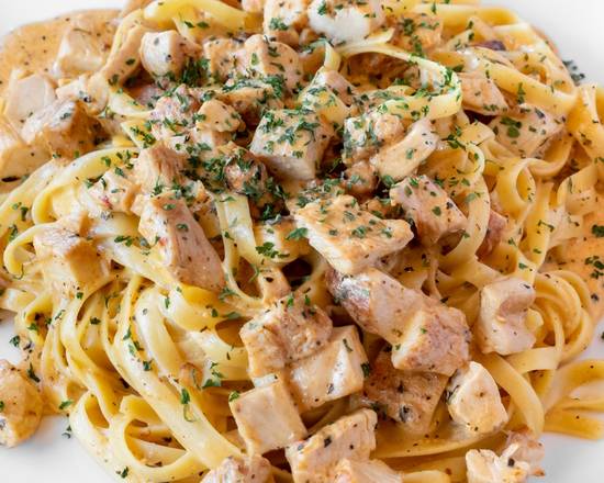 Order Chicken Alfredo Pasta food online from Fibber Sports Bar & Grille store, Upper Darby on bringmethat.com