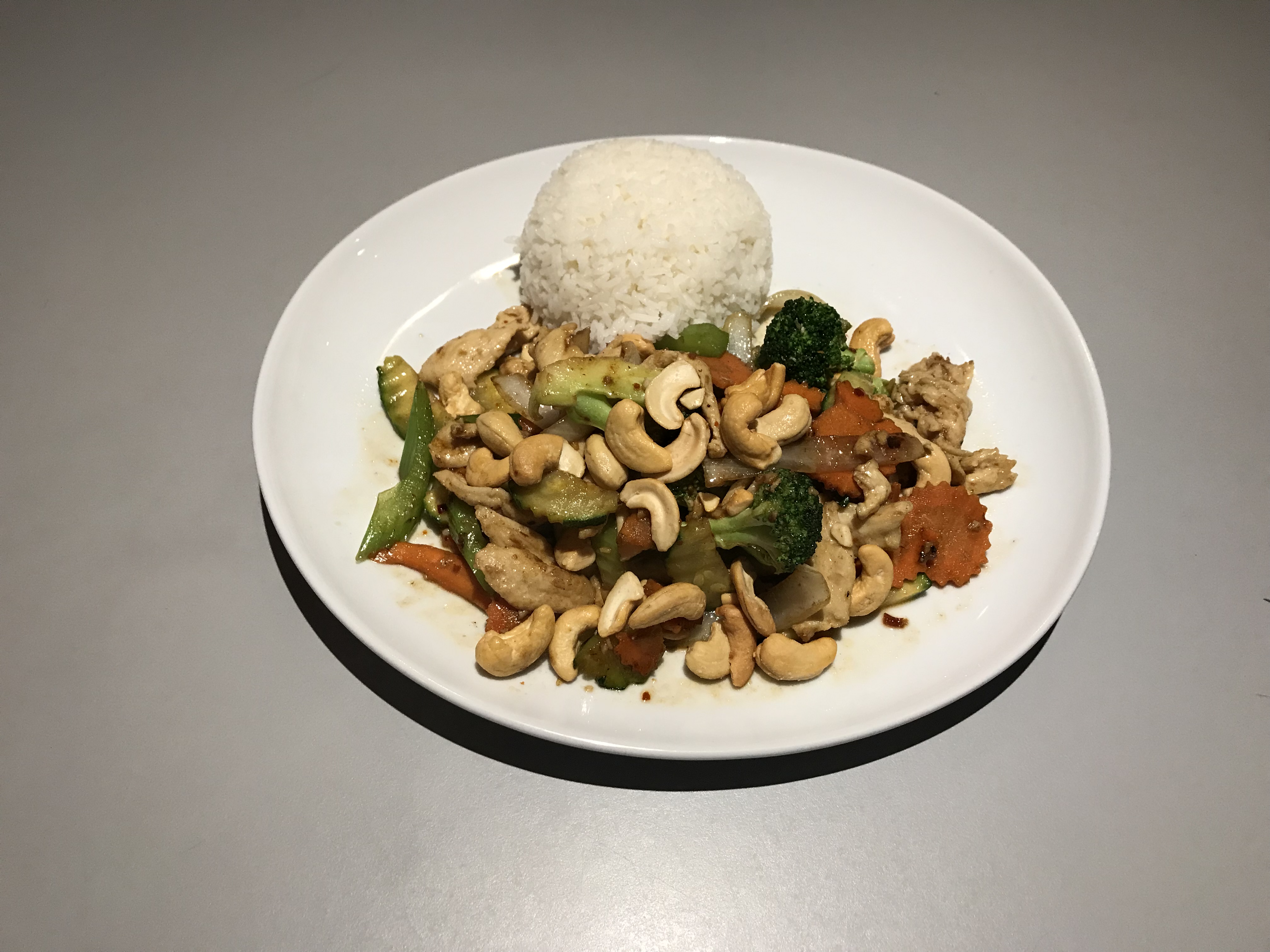 Order Cashew Chicken Lunch food online from Chiangmai Thai Restaurant store, Lynnwood on bringmethat.com