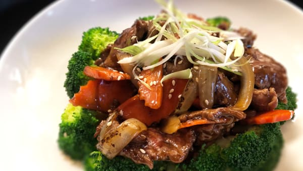 Order Twilight Beef in Bangkok food online from Kiinimm Thai Restaurant store, Rockville on bringmethat.com