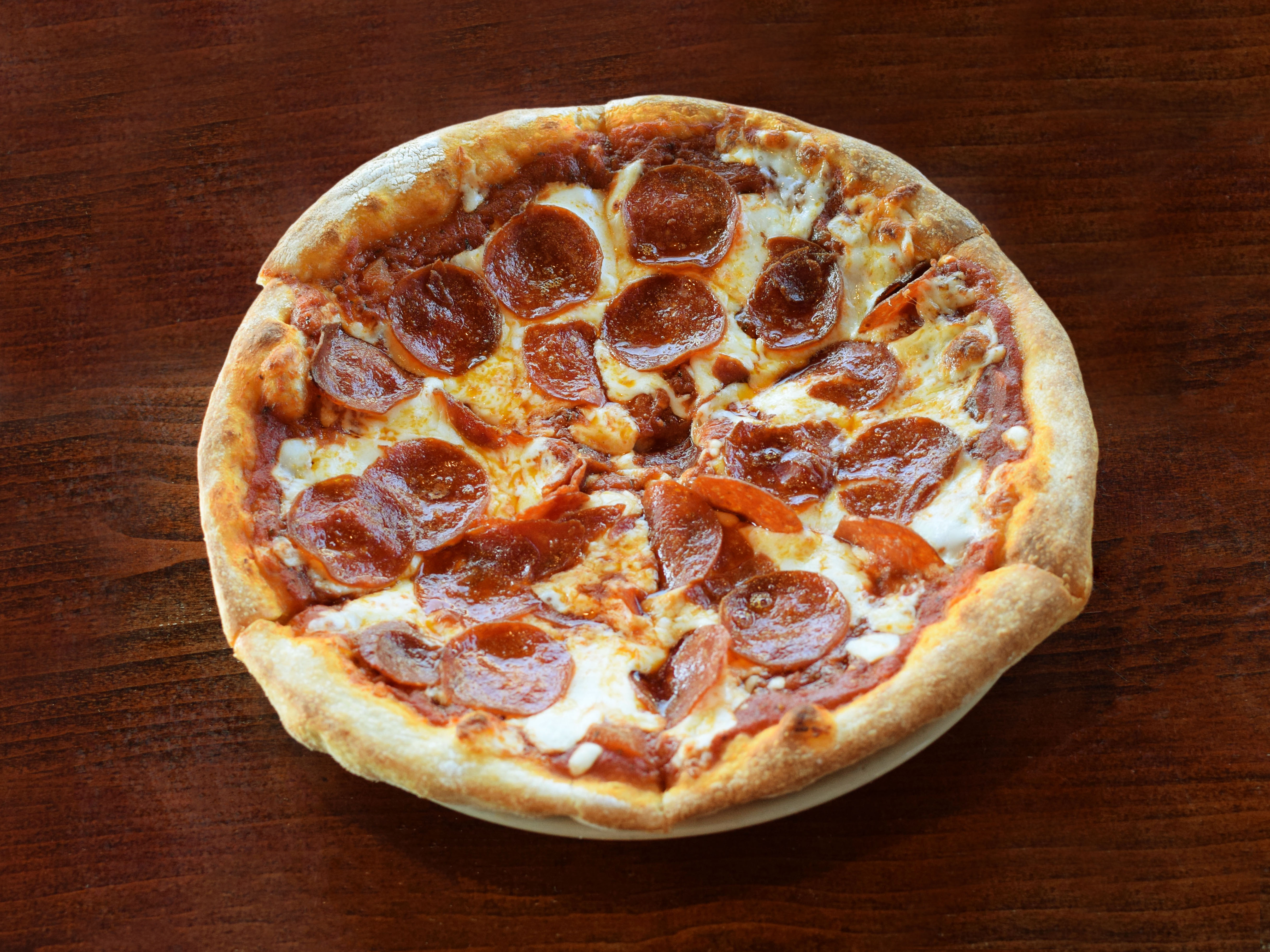 Order Traditional Pepperoni Pizza food online from Bar & Grill store, Hamilton on bringmethat.com