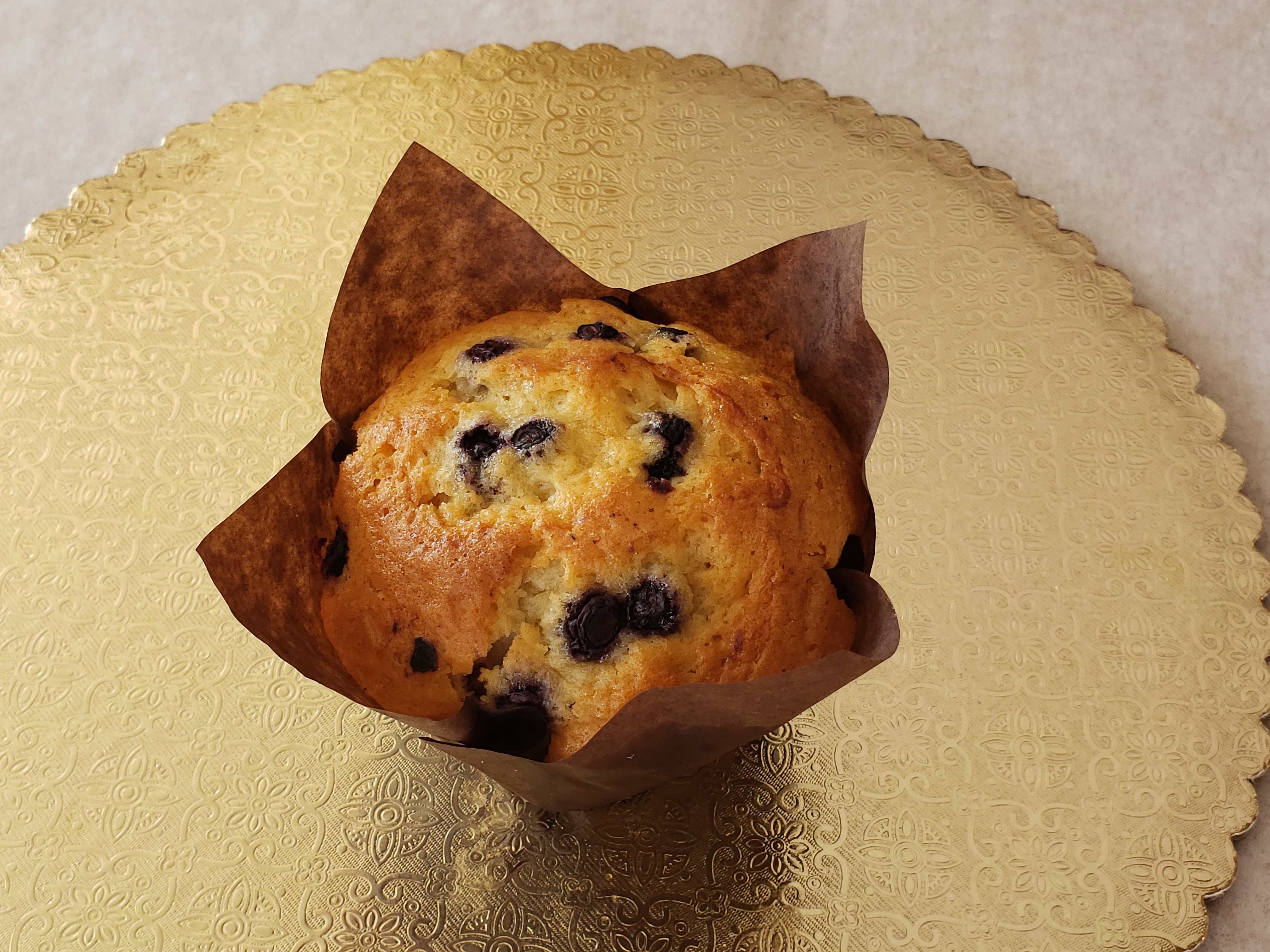 Order Large Muffins food online from Vienna Pastry store, Los Angeles on bringmethat.com